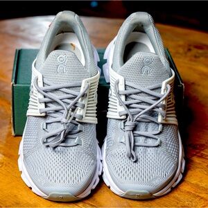 On cloud women’s size 5.5